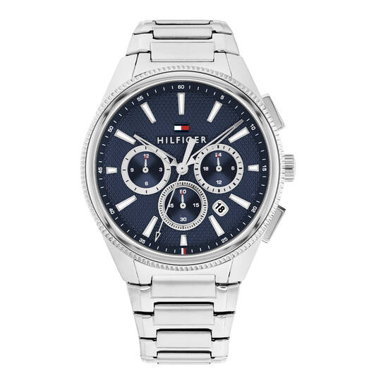 Het Tommy Hilfiger Herenhorloge SAM 1792253 heeft een roestvrijstalen kast, een zilverkleurige horlogeband en een diameter van 43 mm. Het uurwerk heeft een datumfunctie. Dit polshorloge is ideaal voor zowel formele als informele gelegenheden, en voegt een stijlvolle touch toe aan elke outfit. Draag het met een nette blouse of een casual outfit.