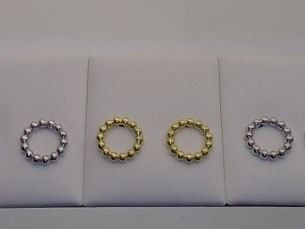 Der Sortiment Ohrstecker Modellnummer 88/199007 besticht als eleganter Schmuck (Kategorie: JEWEL) mit seiner klassischen Erscheinung als Steckohrring (Typ: STUD_EARRINGS). Perfekt passend zu sowohl formellen als auch l&auml;ssigen Outfits. Tragen Sie sie allein f&uuml;r einen minimalistischen Look oder kombinieren Sie sie mit anderen Ohrringen f&uuml;r einen trendigen, mehrschichtigen Stil.