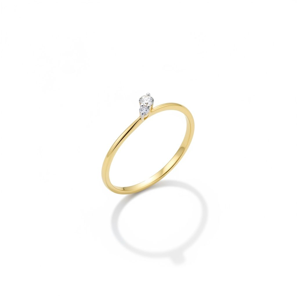 14 karaat geelgouden ring met 2 briljant geslepen diamanten van totaal 0.06 caraat.