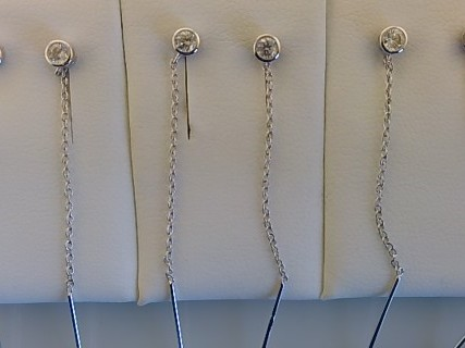 Das Produkt Sortiment Ohrh&auml;nger Steckbrisur Silber Zirkonia, Modellnummer 516/195834, besticht durch seine Eleganz und Vielseitigkeit. Diese Ohrstecker aus Silber sind mit funkelnden Zirkonia-Steinen verziert und eignen sich perfekt f&uuml;r jeden Anlass. Der beste Tragehinweis: Kombinieren Sie sie mit einem schicken, eleganten Outfit f&uuml;r besondere Anl&auml;sse oder tragen Sie sie t&auml;glich f&uuml;r einen Hauch von Glamour.