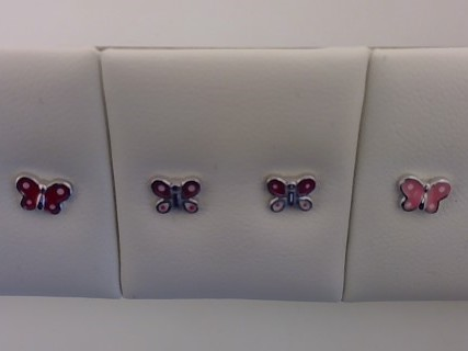 Der Sortiment Ohrstecker Silber Schmetterling Emil, Modellnummer 216/196955, besticht durch sein elegantes Design mit zarten Schmetterlingsmotiven. Diese hochwertigen Silber-Ohrstecker sind ein Muss f&uuml;r jeden Schmuckliebhaber. Am besten tragen Sie sie zu formellen Anl&auml;ssen oder als stilvolles Accessoire im Alltag. Ein vielseitiges Schmuckst&uuml;ck, das jedem Outfit einen Hauch von Eleganz verleiht.