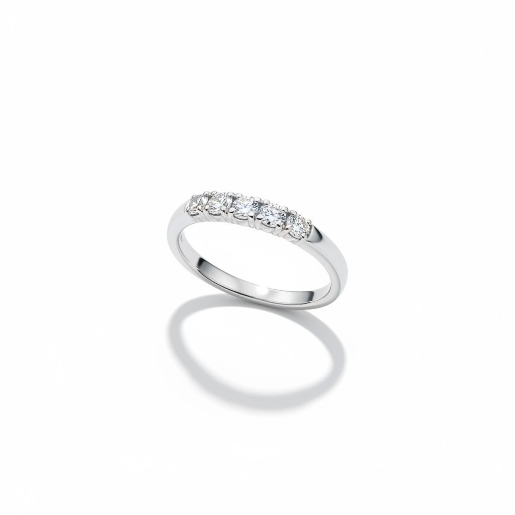 14 karaat witgouden ring met 5 briljanten van totaal 0.28 caraat.