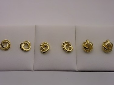 Der Sortiment Ohrstecker mit der Modellnummer 88/199017 sind elegante und vielseitige Schmuckst&uuml;cke, die sich ideal f&uuml;r den t&auml;glichen Gebrauch eignen. Diese Stecker sind Kategorie Juwel und Typ Ohrstecker klassifiziert. Perfekt f&uuml;r den beruflichen oder festlichen Anlass, passen sie zu jedem Outfit und sorgen f&uuml;r einen stilvollen Auftritt. Kombinieren Sie sie mit einer schicken Frisur oder schlichtem Make-up.