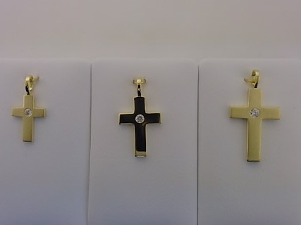 Das Produkt Sortiment Kreuze Silber / GP Zirkonia, Modellnummer 88/198317, ist ein eleganter Anh&auml;nger aus der Kategorie Schmuck. Es handelt sich um einen Zirkonia-Anh&auml;nger, der sowohl in Silber als auch in Gold plattiert erh&auml;ltlich ist. Optimal zur Geltung kommt er an einer feinen Halskette getragen. Perfekt f&uuml;r besondere Anl&auml;sse und allt&auml;glichen Glamour.