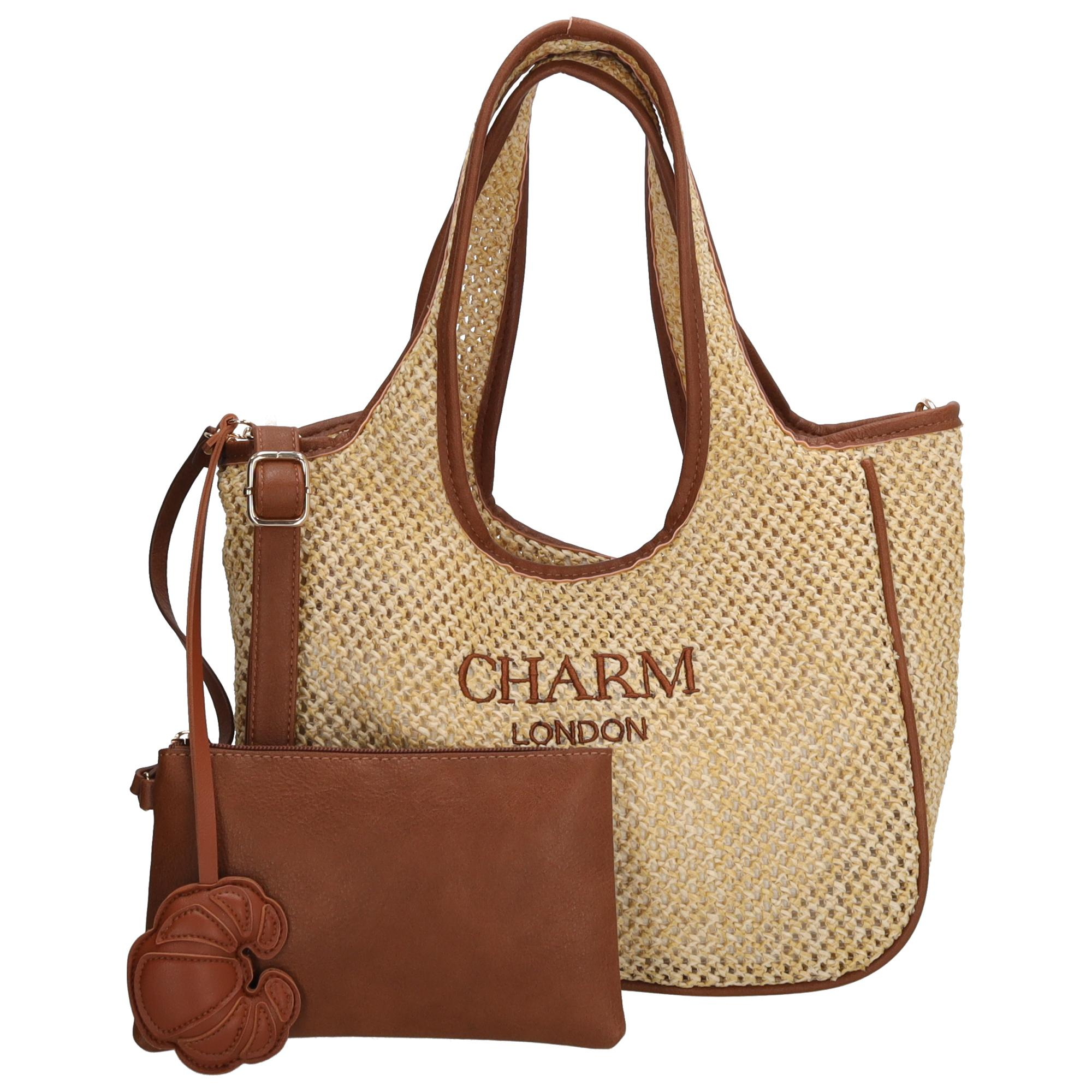 De Charm London Shoreditch Shopper is een stijlvolle shopper met een moderne riet look en een praktische indeling. De tas sluit met een drukknoop waardoor je snel bij je spullen kunt en alles netjes bij elkaar blijft. Het ruime formaat maakt deze shopper ideaal voor dagelijks gebruik of een dagje uit.

Binnenin vind je een ritsvak en een telefoonvak om je essentials overzichtelijk op te bergen. Daarnaast is de tas voorzien van een los binnentasje voor kleine items, handig voor spullen die je apart wilt houden. Aan de achterkant bevindt zich een extra ritsvak voor items die je snel bij de hand wilt hebben. De croissant bag charm zorgt voor een speelse en trendy finishing touch. Dankzij de lange verstelbare en afneembare schouderband draag je de shopper ook comfortabel over de schouder of crossbody.

Kenmerken:

Shopper met riet look
Sluit met drukknoop
Ritsvak aan de binnenkant
Telefoonvak aan de binnenkant
Achterritsvak
Los binnentasje voor kleine essentials
Lange verstelbare en afneembare schouderband
Croissant bag charm