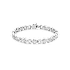 De TI SENTO Bracelet modelnummer 23054ZI is een elegante armband van een ongedefinieerd merk. Deze schitterende sieraden zijn perfect voor elke gelegenheid en geven elke outfit een verfijnde touch. Draag deze stijlvolle armband solo voor een subtiele look, of combineer met andere sieraden voor een gedurfde statement. Perfect geschikt voor zowel dagelijks gebruik als speciale gelegenheden.