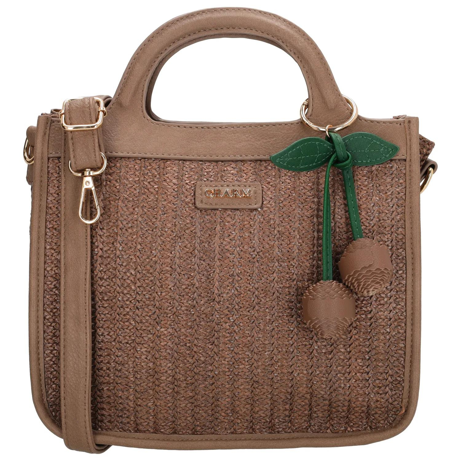 De Charm London Bermondsey handtas is een compacte en stijlvolle tas met een rietlook uitstraling. Deze handtas is geschikt voor dagelijks gebruik en biedt een praktische indeling voor het overzichtelijk meenemen van je essentials. De tas is voorzien van een verstelbare en afneembare schouderband zodat je zelf kiest hoe je de tas draagt.

Binnenin beschikt de tas over twee insteekvakken en een ritsvak voor kleinere items. Aan de achterkant bevindt zich een extra ritsvak voor spullen die je snel bij de hand wilt hebben. De leuke bag charm geeft de handtas een speels en verzorgd detail.

Kenmerken:

Rietlook handtas
Twee insteekvakken aan de binnenzijde
Ritsvak aan de binnenzijde
Achterritsvak
Verstelbare en afneembare schouderband
Voorzien van een bag charm