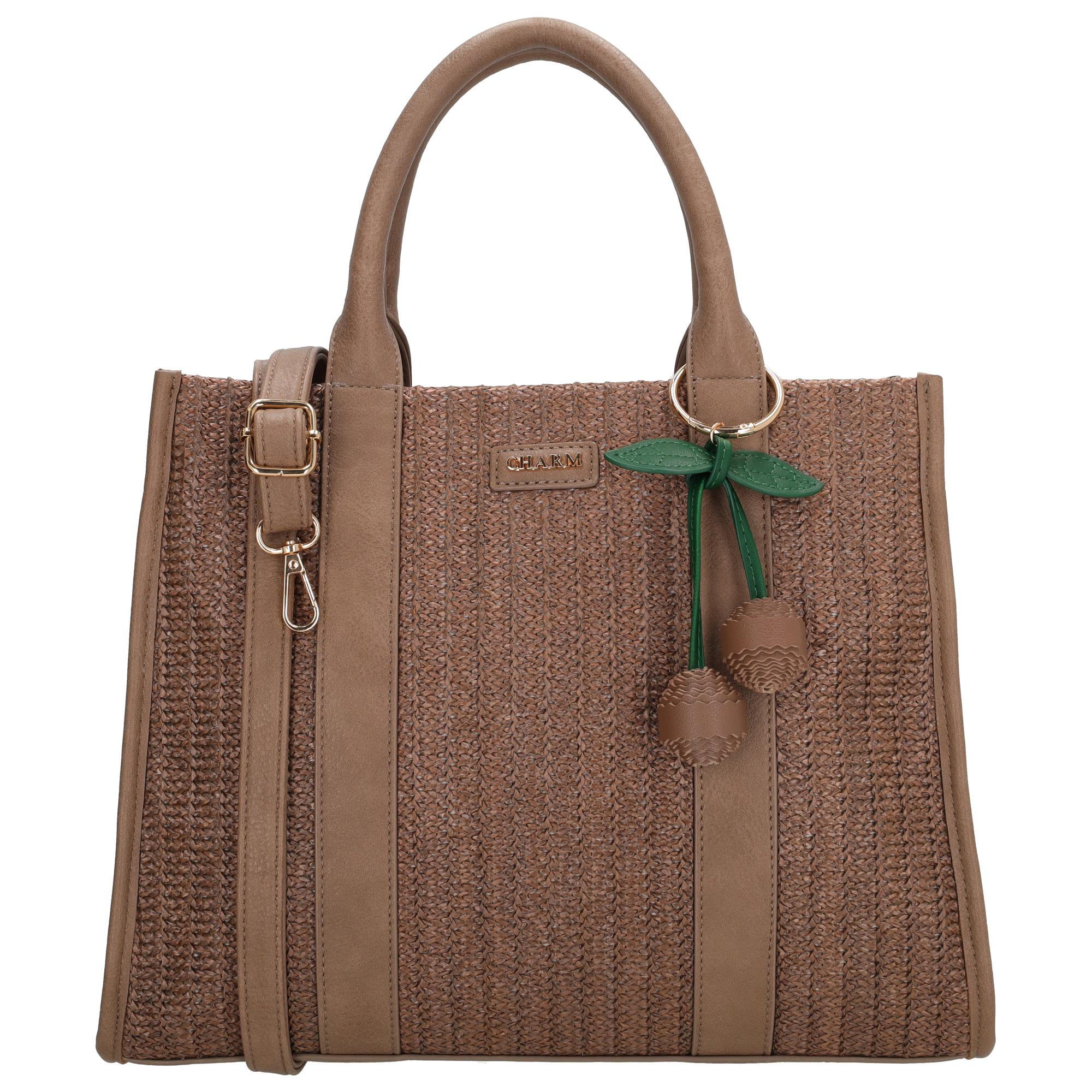 De Charm London Bermondsey Shopper is een stijlvolle en praktische tas die ook als handtas te gebruiken is. Het compacte formaat maakt deze tas geschikt voor het meenemen van je dagelijkse essentials zonder groot of onhandig te zijn. De tas heeft een verzorgde uitstraling en is prettig in gebruik.

Binnenin bevindt zich een telefoonvak en een klein ritsvak voor het veilig opbergen van kleinere items. Aan de achterkant zit een extra ritsvak voor spullen die je snel bij de hand wilt hebben. De verstelbare en afneembare schouderband zorgt voor flexibel draagcomfort en de leuke bag charm geeft de tas een speels detail.

Kenmerken:

Ook te gebruiken als handtas
Telefoonvak aan de binnenzijde
Klein ritsvak aan de binnenzijde
Ritsvak aan de achterkant
Verstelbare en afneembare schouderband
Voorzien van een leuke bag charm
