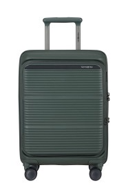 Reis slim en duurzaam met deze compacte handbagage koffer in stijlvol olijfgroen. Met afmetingen van 55 x 39 x 23 cm (uitbreidbaar tot 55 x 39 x 26 cm) en een inhoud van 40 tot 46 liter is deze koffer ideaal voor korte trips en vliegreizen.
De harde schaal is gemaakt van stevig polypropyleen, waarvan minstens 50% afkomstig is uit gerecycleerd huishoudelijk afval &ndash; een bewuste keuze zonder in te leveren op kwaliteit. Met een gewicht van slechts 2,9 kg neem je hem moeiteloos overal mee naartoe.
Dankzij de vier soepele wielen met schokdempend veringssysteem en de dubbele trekstang reis je comfortabel en stil. Het ge&iuml;ntegreerde TSA-slot zorgt ervoor dat je bagage veilig opgeborgen is tijdens je reis.
De koffer is praktisch ingericht met een vast en los tussenschot, een waterbestendig vak, packing cubes, een laptopvak en diverse opbergmogelijkheden. Extra handig zijn het voorvak voor snelle toegang en de ingebouwde AirTag-houder.
Met duurzame, eenvoudig te repareren onderdelen en 5 jaar beperkte wereldwijde garantie is deze handbagage koffer de perfecte keuze voor zorgeloos en verantwoord reizen.