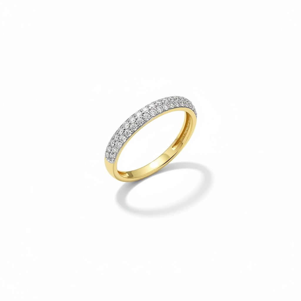 14 karaat geelgouden ring met 67 briljanten pav&eacute; gezet van totaal 0,49ct G/SI