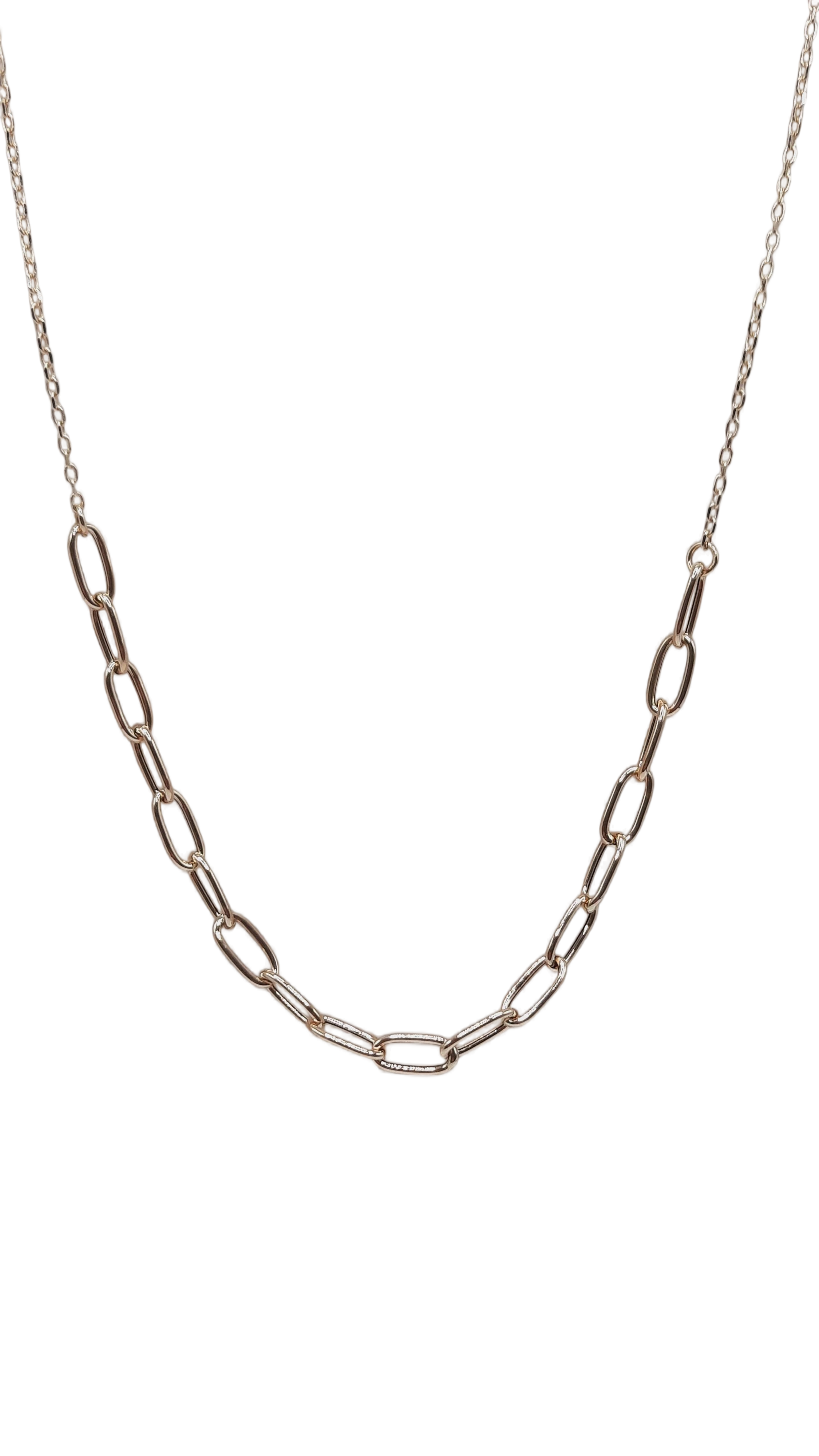 De gouden hanger 14kt, modelnummer BREA-RDL-0004023, is een luxe sieraad met een kettinglengte van 450mm en breedte van 4mm. Het is vervaardigd uit 14-karaats goud, wat zorgt voor een schitterende goudkleur. Ideaal om dagelijks te dragen of voor speciale gelegenheden, waarbij de elegante uitstraling perfect tot zijn recht komt bij zowel casual als chique outfits.