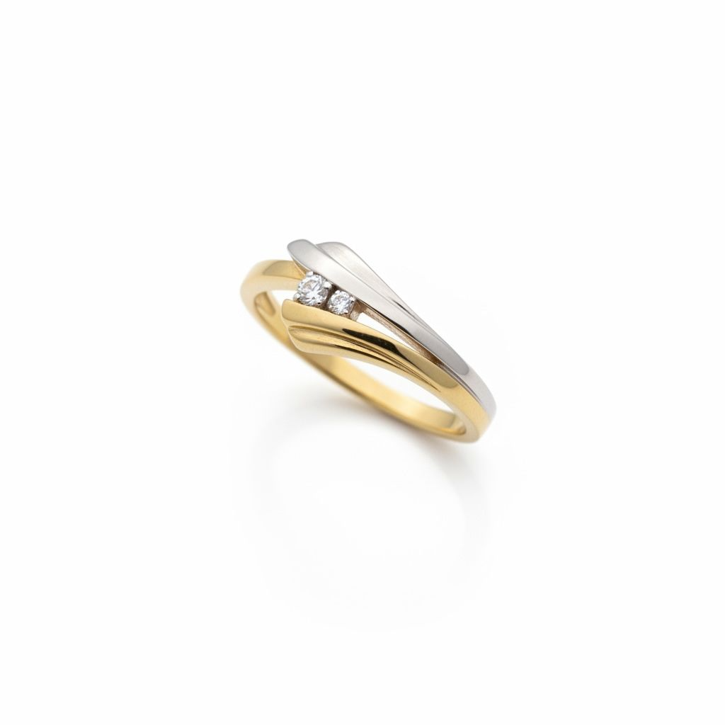 14 karaat bicolor ring met briljant van 0.035 caraat.