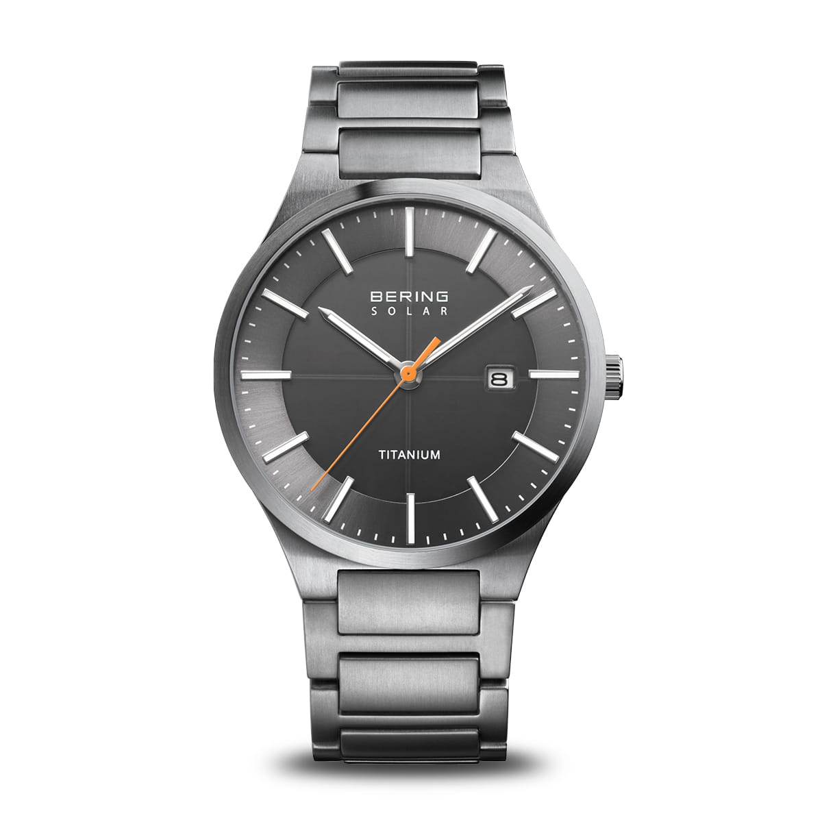 De SLIM SOLAR-COLLECTIE is gebaseerd op klassiek Deens design en staat voor wondermooie horloges die op zonne-energie lopen. De perfecte mix van elegantie, minimalisme en milieuvriendelijkheid die bij elke gelegenheid past. Het lichte en ultradunne SOLAR-horloge zit prettig om je arm.

Zijn speciale highlight is de oplaadbare batterij die door alle soorten lichtbronnen kan worden opgeladen en die na &eacute;&eacute;n keer volledig opladen, 6-12 maanden blijft lopen. Zeer hard kristalhelder en krasvast saffierglas zorgt dat de prachtige wijzerplaat duidelijk zichtbaar is.

Dit prachtige Solar Bering horloge is gemaakt van Titanium en wordt gedragen door heren.

Het horloge wordt opgeladen door zonne- en lampenergie. De Solarserie van Bering is een perfecte mix van elegantie, minimalisme en milieuvriendelijkheid die bij elke gelegenheid past. Het lichte en ultradunne Solarhorloge zit prettig om je arm.

Zijn speciale highlight is de oplaadbare batterij die door alle soorten lichtbronnen kan worden opgeladen en die na &eacute;&eacute;n keer volledig opladen, 6-12 maanden blijft lopen. Maar zichzelf natuurlijk oplaad tijdens het dragen naar verwachting hoeft er pas na 12 jaar een nieuwe batterij in. Zeer hard kristalhelder en krasvast saffierglas zorgt dat de prachtige wijzerplaat duidelijk zichtbaar is.