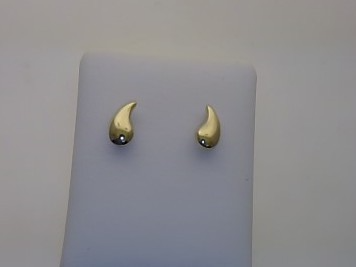 Die Paar Ohrstecker Silbervergoldet, Modellnummer 666/199792, sind elegante Schmuckst&uuml;cke, die durch ihre Vergoldung in Silber besonders gl&auml;nzen. Diese Stecker sind als Kategorie "JEWEL" und "STUD_EARRINGS" klassifiziert und verleihen jedem Outfit dezenten Glamour. Perfekt f&uuml;r den t&auml;glichen Gebrauch oder besondere Anl&auml;sse, erg&auml;nzen sie sowohl Freizeitkleidung als auch Abendgarderoben optimal.