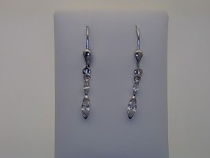 Die Paar Ohrh&auml;nger Silber Zirkonia, Modellnummer 201/198754, sind stilvolle Creolen mit funkelnden Zirkoniasteinen. Diese Ohrringe passen perfekt zu eleganten Abendoutfits und verleihen jedem Look einen Hauch von Glamour. Kombinieren Sie sie mit einer hochgesteckten Frisur, um die schimmernden Details optimal zur Geltung zu bringen. Ideal f&uuml;r besondere Anl&auml;sse und festliche Gelegenheiten.