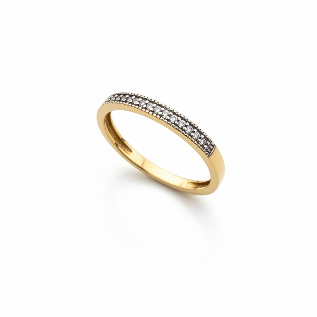 14 karaat geelgouden ring met 15 briljant geslepen diamanten van 0.005 caraat.