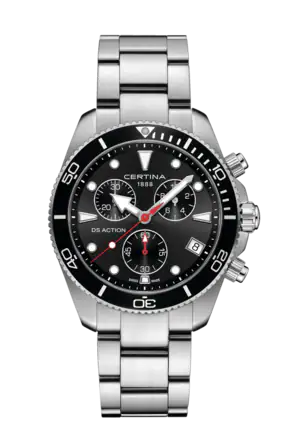 Certina DS Action. Het uurwerk is een chronograaf. Glas is een saffier glas. De kast en band zijn staal.