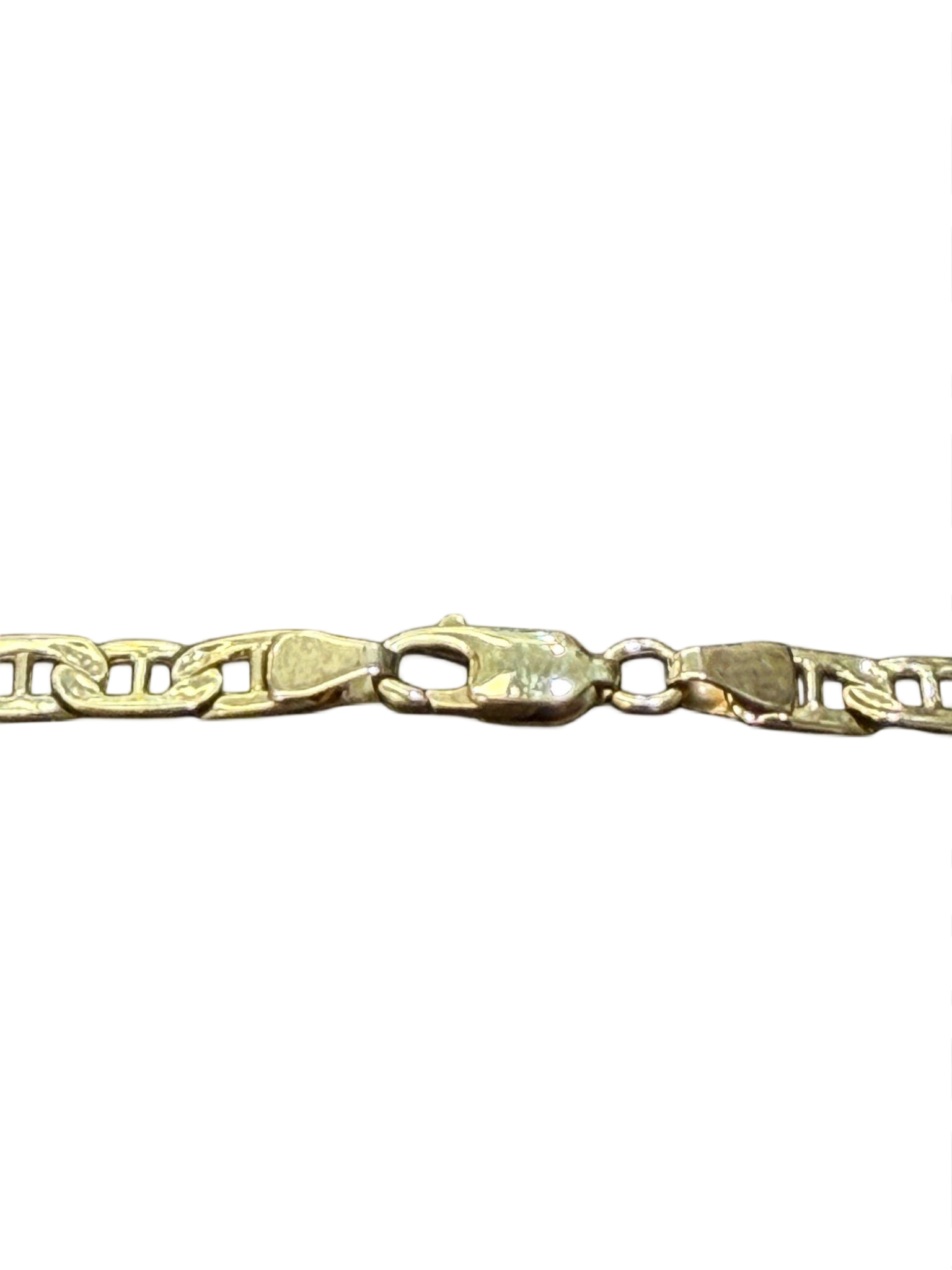 De gouden armband met modelnummer BREA-0001341 is een verfijnde 14 karaat gouden armband, met een gewicht van 3,26 gram en een breedte van 4,1 mm. Deze elegante, goudkleurige armband met een lengte van 19 cm is perfect voor dagelijks gebruik of speciale gelegenheden. Draag hem solo of gecombineerd met andere sieraden voor een stijlvolle uitstraling.