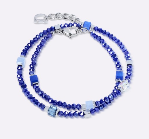 Het Coeur de Lion armband, model 4460/30-0717, valt onder de categorie 'Juwelen' en is een stijlvolle armband met een omvang van 195 mm. Deze armband, bekend om zijn vreugdevolle kleuren, voegt elegantie toe aan elke outfit. Draag hem los voor een speelse look, of combineer hem met andere sieraden voor een gedurfde statement. Perfect voor elke gelegenheid!