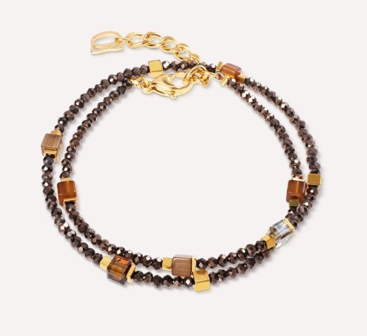 De Coeur de Lion armband Joyful Colours modelnummer 4460/30-1116 is een prachtige toevoeging aan uw sieradencollectie. Deze armband is kleurrijk en elegant en heeft een juweelmaat van 195 mm. Draag het enkel of combineer het met andere sieraden voor een gedurfde look. Perfect voor elke gelegenheid en voegt een vleugje verfijning toe aan elke outfit.