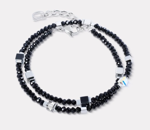 De Coeur de Lion armband, Joyful Colours model 4460/30-1317, is een schitterende toevoeging aan uw sieradencollectie. Deze armband, met een lengte van 195 mm, valt onder de categorie JEWEL en is specifiek een BRACELET. Draag deze kleurrijke armband bij voorkeur als statement piece om uw pols voor een elegante touch aan elke outfit.