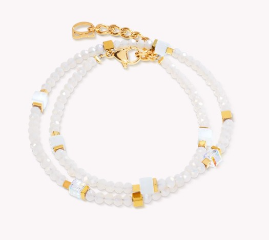 Dit prachtige Coeur de Lion armband, modelnummer 4460/30-1416, valt onder de categorie "Sieraad" en is een schitterende armband met een maat van 195 mm. Deze Joyful Colours armband geeft elke outfit een speelse en kleurrijke touch. Draag het solo voor verfijnde elegantie, of combineer het met andere armbanden voor een trendy, gelaagde look.