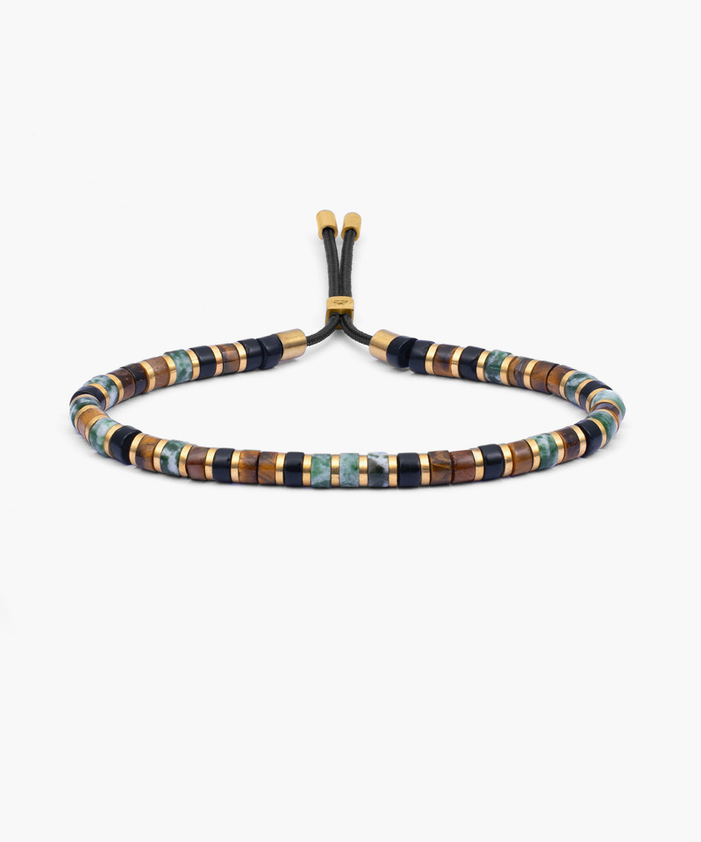 De Brontide 4mm belichaamt de stilte voor de storm. Ge&iuml;nspireerd door donder in de verte en aardse kracht, straalt hij rustige kracht en vertrouwen uit. Gemaakt met betekenisvolle edelstenen is dit verfijnde ontwerp perfect om solo te dragen of gelaagd voor een krachtiger effect. Wees de kracht, breng de donder.