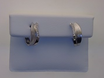Entdecken Sie das Paar Creolen Silber Zirkonia, Modellnummer 88/199687, ideal f&uuml;r stilvolle Auftritte. Diese eleganten Schmuckst&uuml;cke aus hochwertigem Silber sind mit funkelnden Zirkoniasteinen verziert. Perfekt geeignet als Blickfang f&uuml;r Abendveranstaltungen oder den t&auml;glichen Glamour. Kombinieren Sie sie mit hochgestecktem Haar oder einem eleganten Dutt, um ihren Glanz optimal zu pr&auml;sentieren.