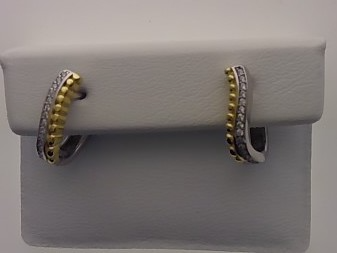 Das Produkt Paar Creolen Silber / Bicolor Zirkonia, Modellnummer 666/198526, bietet stilvolle Creolen mit funkelnden Zirkonia, gefertigt aus hochwertigem Silber und einem Bicolor-Design. Perfekt f&uuml;r besondere Anl&auml;sse oder als edles Accessoire f&uuml;r den Alltag. Tragen Sie diese Creolen, um jedem Outfit eine elegante Note zu verleihen. Ein zeitloses Schmuckst&uuml;ck f&uuml;r jeden Anlass.