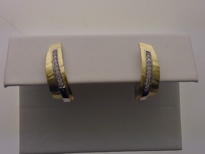 Entdecken Sie unser Paar Creolen Silber / GP Zirkonia, Modellnummer 88/199289 - unverkennbar eleganter Schmuck. Diese Kreolen bestechen durch funkelnde Zirkonia-Steine und sind aus hochwertigem Silber gefertigt. Ideal f&uuml;r besondere Anl&auml;sse oder um Ihrem Alltagslook einen Hauch von Glamour zu verleihen. Tragen Sie sie zu hochgesteckten Frisuren, um den glitzernden Effekt zu betonen.