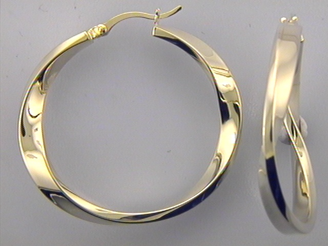 Das Produkt, Paar Creolen Silber, Modellnummer 507/179572, ist ein Paar Silber-Creolen mit einem Durchmesser von 38 mm. Sie geh&ouml;ren zur Kategorie Schmuck, haben keinen gl&auml;nzenden Look und sind als Ohrringe des Typs Creolen klassifiziert. Dieses klassische Accessoire l&auml;sst sich am besten im Alltag tragen und verleiht jedem Outfit zeitlose Eleganz.