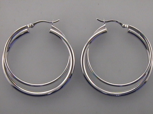 Entdecken Sie das Paar Creolen in Silber, Modellnummer 507/184123. Diese eleganten Ohrringe geh&ouml;ren zur Kategorie JEWEL und sind vom Typ HOOP_EARRINGS. Tragen Sie diese zeitlosen Creolen sowohl im Alltag als auch zu besonderen Anl&auml;ssen f&uuml;r einen klassischen Look. Ideal, um jedes Outfit stilvoll zu vervollst&auml;ndigen.