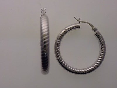 Das Produkt "Paar Creolen Silber", Modellnummer 507/199264, ist ein eleganter Ohrschmuck aus der Kategorie "Schmuck" und der Schmuckart "Kreolen-Ohrringe". Diese silbernen Creolen sind ideal f&uuml;r den t&auml;glichen Gebrauch oder besondere Anl&auml;sse. Kombinieren Sie sie mit l&auml;ssigen Outfits oder Abendgarderobe f&uuml;r einen zeitlosen und stilvollen Look. Perfekt als dezentes, aber auff&auml;lliges Accessoire.