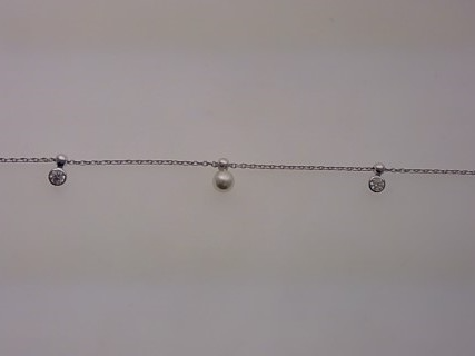 Das Armband Silber Zirkonia/imi Perlen 17+2cm, Modellnummer 395/199547/19, ist ein elegantes Schmuckst&uuml;ck. Es besteht aus gl&auml;nzendem Silber, funkelnden Zirkonia und imitierter Perlen. Am besten kombiniert man es mit Abendgarderobe oder formellen Outfits f&uuml;r einen stilvollen Auftritt. Ideal als Geschenk oder zum Verleihen eines Hauch von Luxus im Alltag.