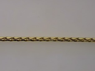 Das Armband Silber GP 18+3 cm, Modellnummer 395/199538/21, besticht durch seine elegante und zeitlose Optik. Gefertigt aus hochwertigem Silber, bietet es eine L&auml;nge von 18 cm mit einer 3 cm Verl&auml;ngerung f&uuml;r optimale Passform. Ideal sowohl f&uuml;r den Alltag als auch f&uuml;r besondere Anl&auml;sse. Tragen Sie es alleine oder in Kombination mit anderen Schmuckst&uuml;cken f&uuml;r einen stilvollen Look.