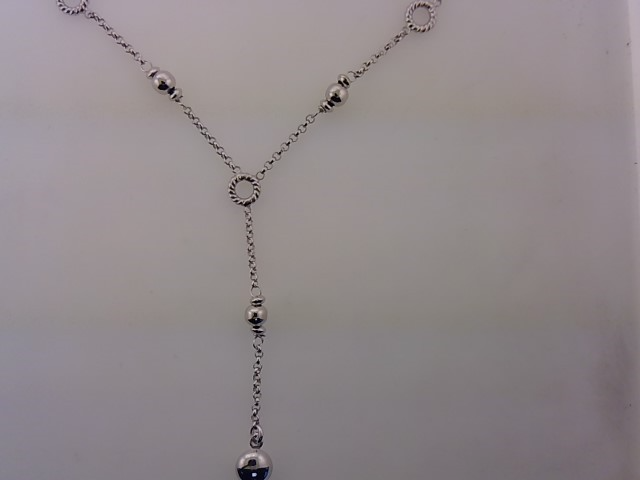 Das Collier Silber Y-Kette 45 cm, Modellnummer 395/196873/45, ist ein elegantes Schmuckst&uuml;ck der Kategorie Halskette. Perfekt f&uuml;r formelle Anl&auml;sse oder um einem Alltagslook einen Hauch von Raffinesse zu verleihen. Tragen Sie es zu einem V-Ausschnitt-Oberteil oder Kleid, um das sch&ouml;ne Design hervorzuheben und einen stilvollen Akzent zu setzen.