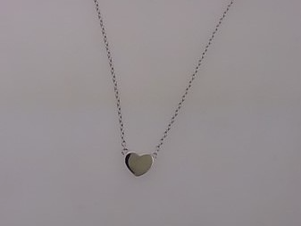 Das Produkt "Collier Silber Herz 45cm" mit der Modellnummer 494/197806/45 ist ein elegantes Silber-Halskette, das in die Kategorie &bdquo;Schmuck&ldquo; und &bdquo;Halskette&ldquo; f&auml;llt. Ideal f&uuml;r den t&auml;glichen Gebrauch oder besondere Anl&auml;sse. Tragen Sie es solo f&uuml;r subtile Eleganz oder kombinieren Sie es mit anderen Ketten f&uuml;r einen trendigen Lagenlook. Perfekt f&uuml;r stilbewusste Schmuckliebhaber.
