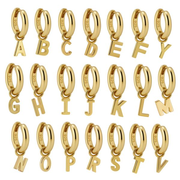 De 925 sterling zilveren sieraden van KARMA Jewelry worden met de hand gemaakt, waarbij elk detail met zorg en aandacht wordt afgewerkt. Dat geeft de sieraden een verfijnde uitstraling en maakt ieder sieraad uniek. De collectie bestaat uit sieraden van 925 sterling zilver en goudkleurige, vergulde varianten.