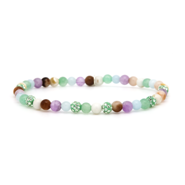 Dit is de Spiral FLORA armband. Alle kristallen kralen en natuurstenen kralen zijn 4MM. De lengte van de armband is 18CM. Het is een perfecte armband om te mixen en matchen met onze andere armbanden!