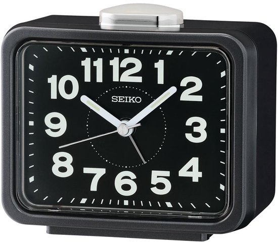 De Seiko Wekker QHK062K heeft een klassiek en stijlvol ontwerp met stille quartz beweging, snooze functie en achtergrondverlichting voor eenvoudige nachtelijke leesbaarheid. Compact en gebruiksvriendelijk, ideaal voor elk nachtkastje. Het beste te gebruiken als wekker op je nachtkastje. Voeg tijdloze elegantie toe aan je slaapkamer met deze betrouwbare klok.