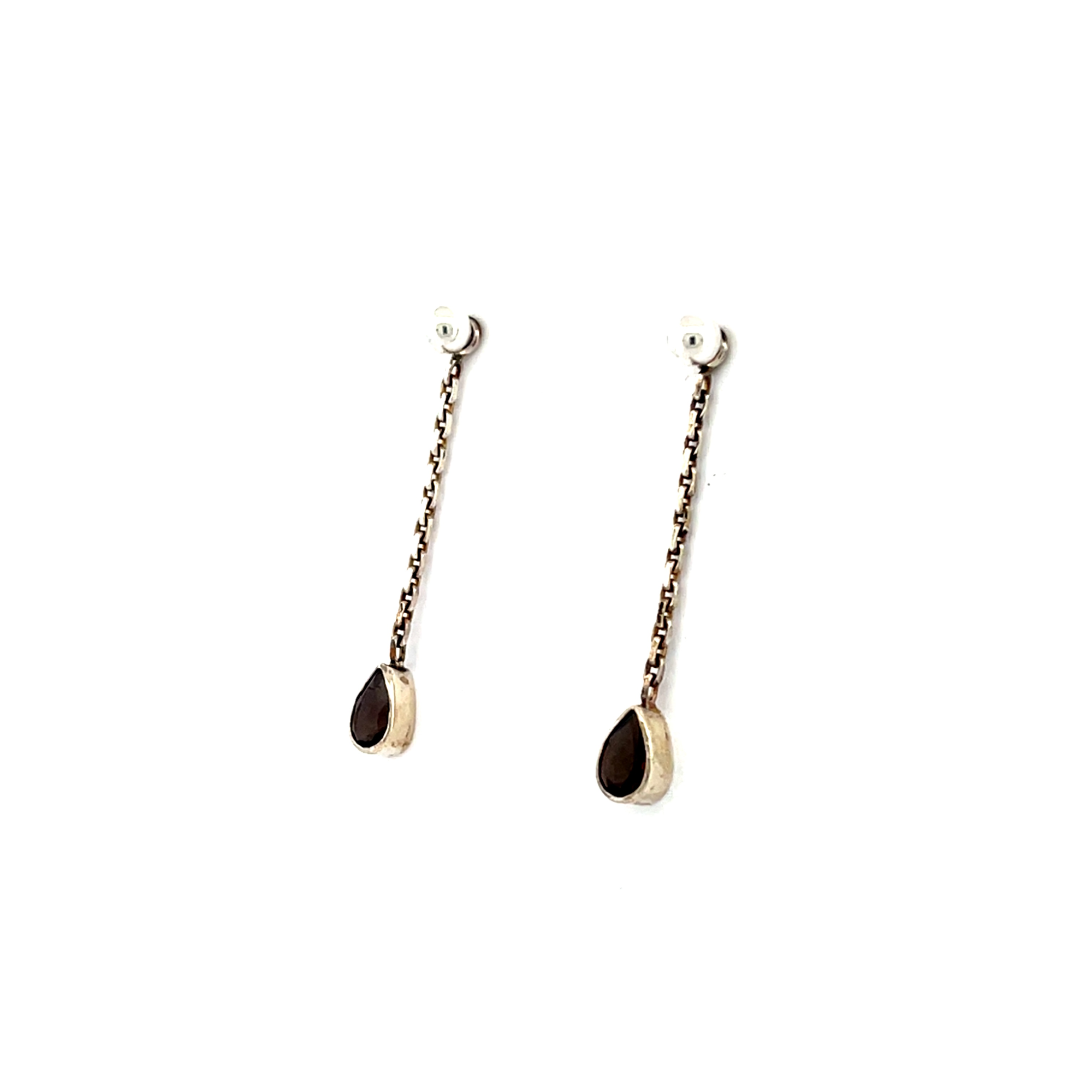 Elegante en stijlvolle oor-bedels die aan ieder type steker gehangen kunnen worden. Hierdoor heel goed te combineren met andere sieraden.

Maak een afspraak en kom deze oor-bedels passen! Of bestel ze gelijk, dan sturen we deze mooi verpakt naar je toe.