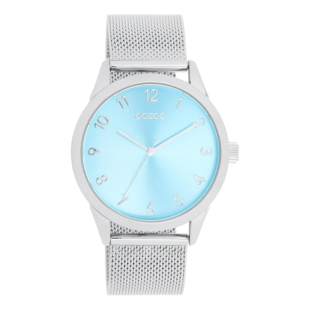 Val op met dit prachtige ronde dameshorloge uit de trendy OOZOO Timepieces collectie. De C11321 heeft een zilverkleurige metalen mesh-armband en een zilverkleurige metalen horlogekast van 40 mm. Met de blauwe wijzerplaat met zonnestraalmotief, zilverkleurige cijfers en bijpassende wijzers maak je een stijlvol statement. Dit onmisbare horloge voor je garderobe heeft mineraalglas, een roestvrijstalen achterkant en is nikkelbestendig. Het horloge is voorzien van een Japans uurwerk met een waterdichtheid van 2 ATM