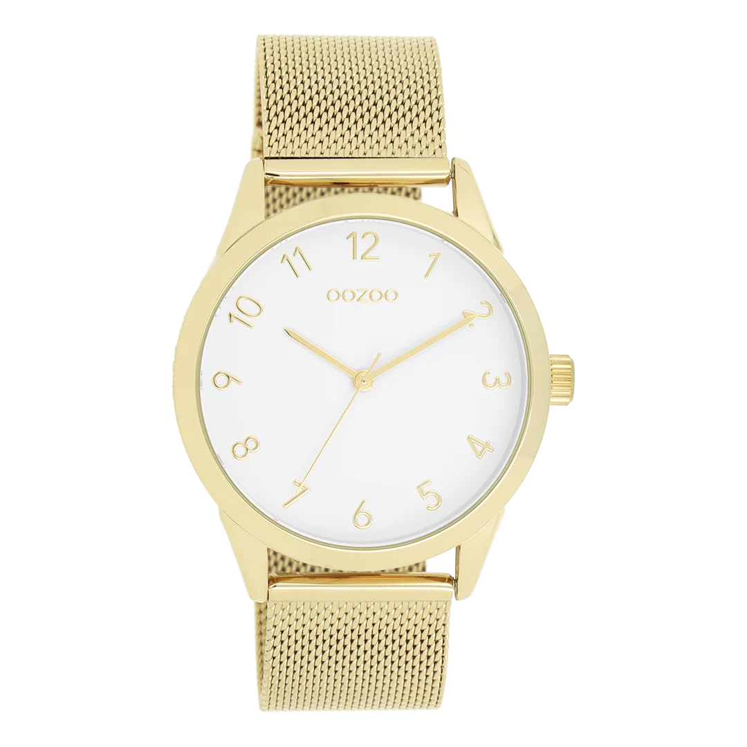 Val op met dit prachtige ronde dameshorloge uit de trendy OOZOO Timepieces collectie. De C11322 heeft een goudkleurige metalen mesh-armband en een goudkleurige metalen horlogekast van 40 mm. Met de witte wijzerplaat, goudkleurige cijfers en bijpassende wijzers maak je een stijlvol statement. Dit onmisbare horloge voor je garderobe heeft mineraalglas, een roestvrijstalen achterkant en is nikkelbestendig. Het horloge is voorzien van een Japans uurwerk met een waterdichtheid van 2 ATM 