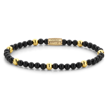Voeg een gedurfde en luxueuze uitstraling toe aan je sieradencollectie met de Black Panther armband van Rebel & Rose, verkrijgbaar bij Van der Kooij. Deze armband combineert de kracht van zwarte agaat met de verfijnde glans van 18kt ion-gold plating, waardoor een unieke zwart-gouden kleur ontstaat die zowel mysterieus als elegant is. Het 4mm brede ontwerp maakt het een veelzijdige keuze voor zowel dagelijks gebruik als speciale gelegenheden. De stevige sluiting van stainless steel zorgt voor een betrouwbare en comfortabele pasvorm. De Black Panther armband is perfect voor vrouwen die op zoek zijn naar een statement piece met een luxe uitstraling. Bij Van der Kooij profiteer je van gratis verzending en gratis retour in de winkel. Maak je look compleet met deze krachtige, chique armband en ervaar de elegantie van een tijdloos ontwerp.