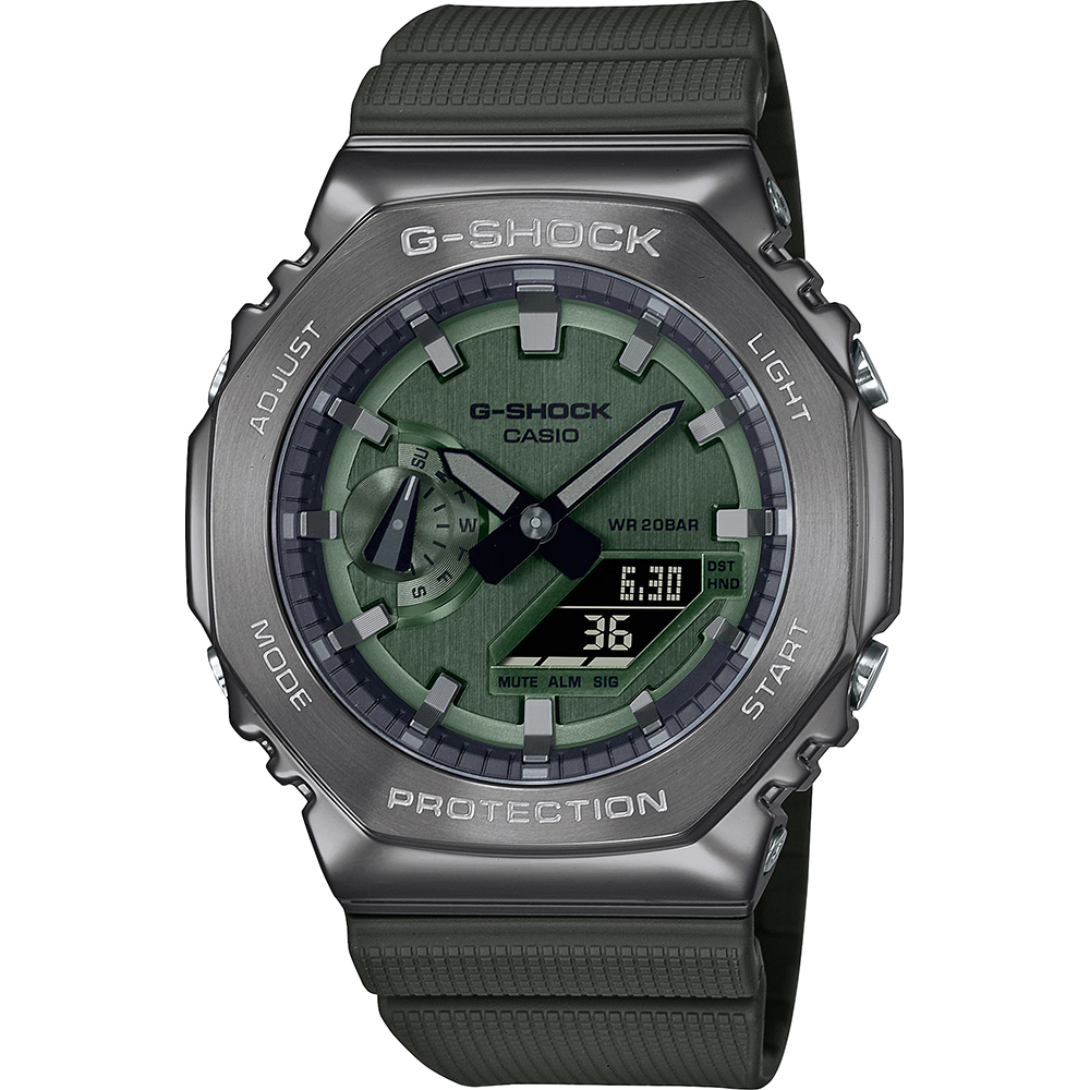 Ga voor zwart metaal met deze stijlvolle G-SHOCK. Door de metalen rand, afgewerkt met zwarte ion-plating, maak je met dit ontwerp een chique, stijlvolle statement over jouw gevoel voor design. Kies voor de GM-2100 met de populaire achthoekige rand, of voor de ronde, overmaatse kast van de GM-110. Welke je ook kiest, je krijgt een volledig zwart modestatement met een luxe uitstraling en een veelzijdige, coole look. Klaar voor elke gelegenheid.