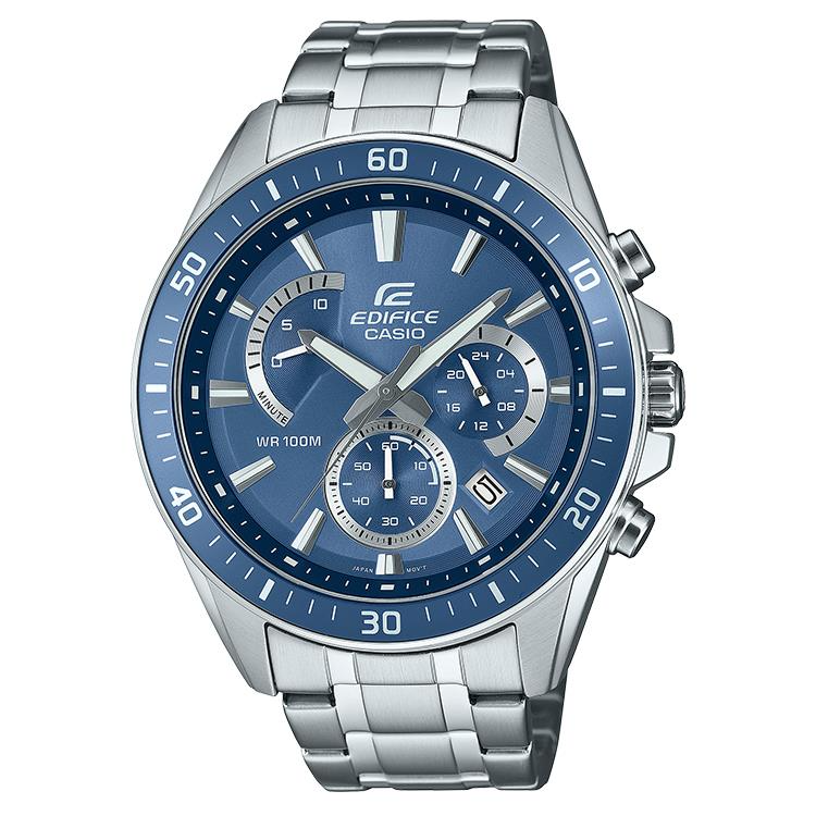 De Chronograaf horloge met grote kast: EFR-552D-2AVUEF van modelnummer EFR-552D-1A2 heeft een zilverkleurige roestvrijstalen band, een horlogekast van 42 mm en een datumfunctie. Draag dit stijlvolle polshorloge bij formele of zakelijke kleding voor een tijdloze look. Perfect voor elke gelegenheid waar verfijning gewenst is.