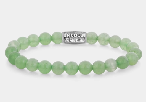 De Rebel And Rose Bottle Green PMD met modelnummer RR-8DV11-S-L is een elegante armband van 8mm met zilverkleurige accenten. Perfect te combineren met zowel casual als chique outfits. Draag deze armband solo voor een subtiele look of combineer met andere sieraden voor een trendy uitstraling. Een veelzijdige toevoeging aan elke sieradencollectie!