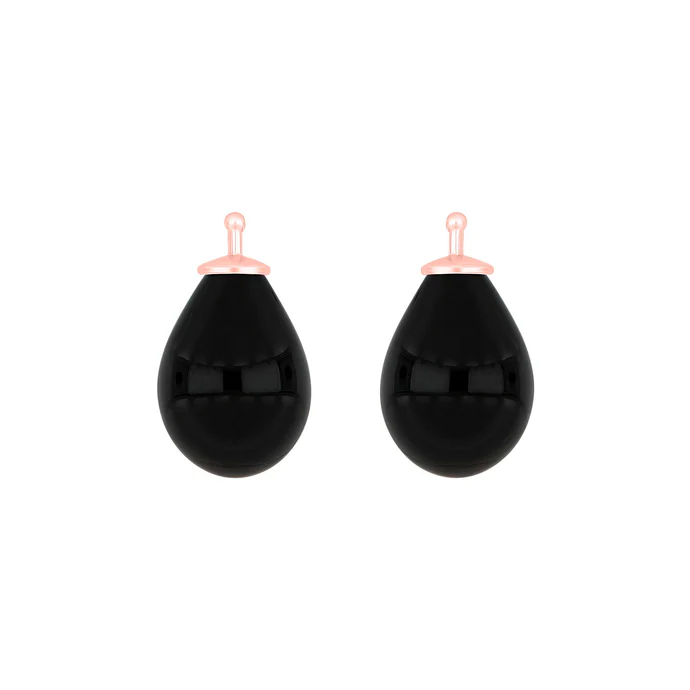 De Heide Heizenhoff 'Quartz Glass Drop' hangers heeft een elegante druppelvorm van 14x9 mm. Ideaal voor zowel dagelijkse als formele gelegenheden. Een veelzijdig accessoire voor elke sieradencollectie. De hangers moeten gecombineerd worden met bijpassende oorringen.