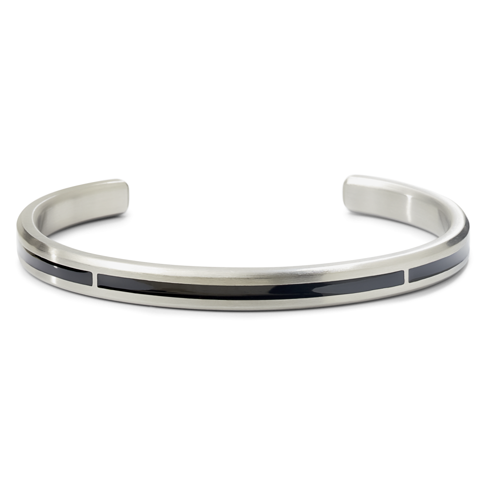 De Rebel And Rose Bangle Brushed Black Block RR-MB002-S-M is een stijlvolle armband met een geborsteld zwart ontwerp. Ideaal voor elke gelegenheid, deze armband voegt een stoer en eigentijds element toe aan je look. Draag hem solo voor een subtiele elegantie of combineer met andere armbanden voor een trendy, gelaagde stijl. Perfect voor zowel casual als formele gelegenheden.