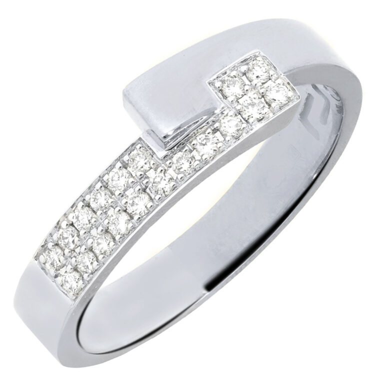 14 krt witouden diamant met 19 briljantgeslepen diamanten in pav&eacute;-zetting. Totaal diamantgewicht is 0.14ct